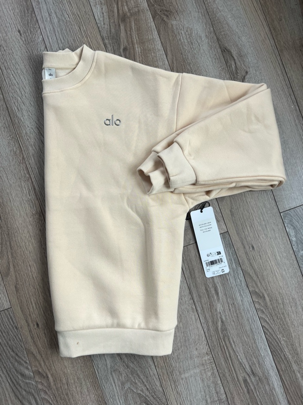 ALO womens crewneck NWT
Small/ Oatmilk - Picture 2 of 3